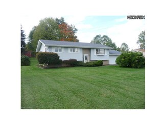 867 Lynita Dr NE, Brookfield, OH 44403