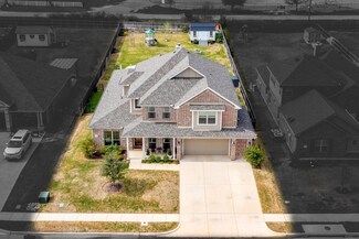 1066 Oak Knoll Dr, Burleson, TX 76028