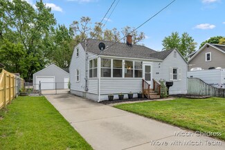 4618 Pinehurst Ave SW, Grand Rapids, MI 49548