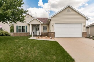 185 16th Avenue Ct, Hiawatha, IA 52233