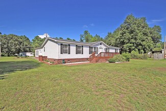 628 Barn Rd, Bonneau, SC 29431