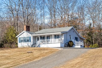 414 Mount Vernon Rd, Manchester, ME 04351