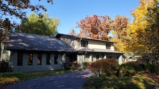 1043 Ridgewood Dr, Highland Park, IL 60035