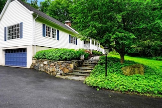 108 Cherry St, Katonah, NY 10536