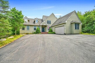 658 Pinecrest Dr, Pocono Pines, PA 18350