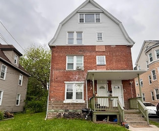 33 Wakefield Ct, New Britain, CT 06053