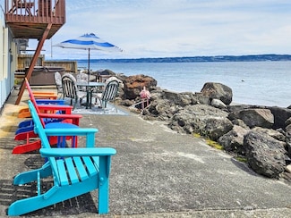 10 H S Beach Dr, Hat Island, WA 98206