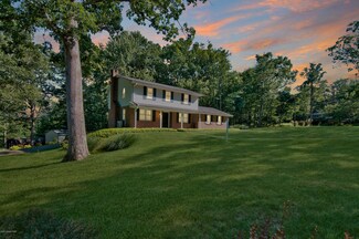 8138 Oak Ridge Ln, Cresco, PA 18326