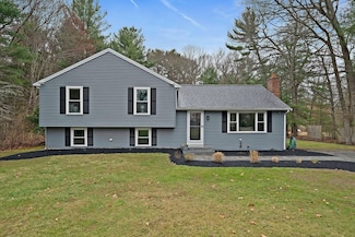 7 Birchwood Rd, Hanover, MA 02339