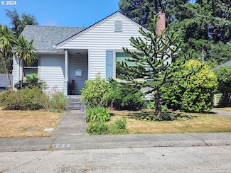 1220 Winsor Ave, North Bend, OR 97459