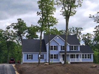 72 Laurel Rd, Hooksett, NH 03106