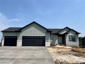 6806 Artesa Bell Dr, Cedar Rapids, IA 69682