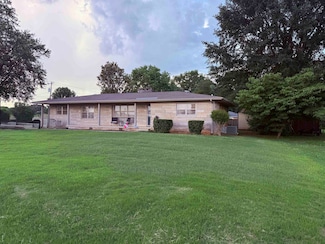 401 W Candler Ave, Muscle Shoals, AL 35661