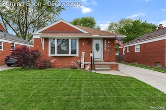25305 Ursuline St, Saint Clair Shores, MI 48081