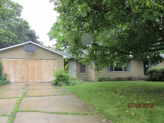 57943 Ball Dr, Elkhart, IN 46517