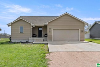 614 N 8th St, Dakota City, NE 68731