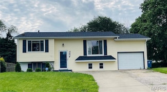 628 Valley View Dr, Bethalto, IL 62010