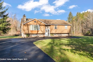 134 Willowbrook Rd, Hudson, NY 12534