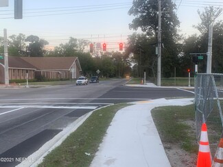 660 Cahoon Rd S, Jacksonville, FL 32221