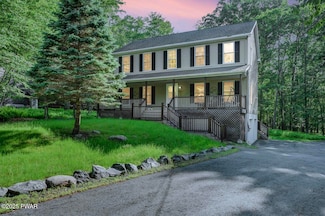 107 Hummingbird Ct, Lackawaxen, PA 18435