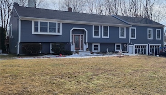 423 Metacom Ave, Bristol, RI 02809