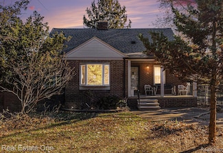 1530 Hubbard St, Garden City, MI 48135