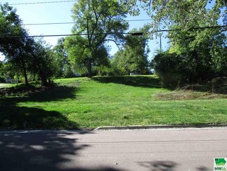 211 S 6th St, Cherokee, IA 51012