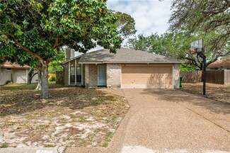 110 Mallard Dr, Aransas Pass, TX 78336