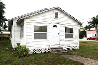 702 W Olympia Ave, Punta Gorda, FL 33950