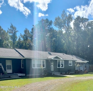 547 Queens Creek Rd, Hubert, NC 28539