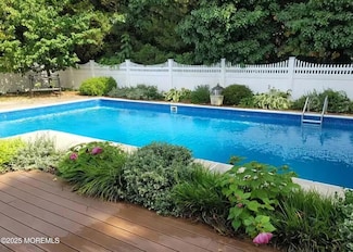 100 Wicklow Ct, Toms River, NJ 08755
