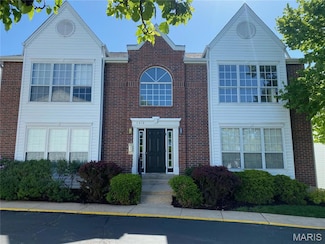 1310 Crossings Ct Unit B, Ballwin, MO 63021