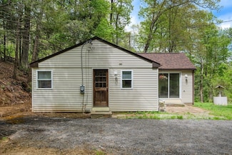 8 Heritage Dr, Holland, MA 01521