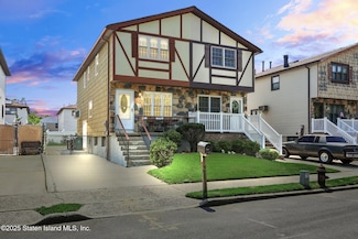 28 Rowan Ave, Staten Island, NY 10306