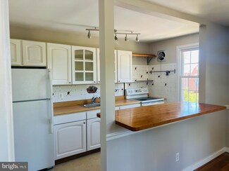 207 E Glebe Rd Unit C, Alexandria, VA 22305
