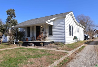 304 NE 16th St, Washington, IN 47501