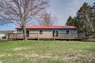 5871 W 12 Rd, Mesick, MI 49668