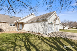 827 N Maple St, Manteno, IL 60950