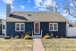 1191 Hope St, Bristol, RI 02809