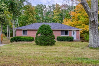 114 Southbridge Rd, Dudley, MA 01571