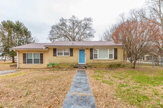 213 W 3rd St, Jasper, TN 37347