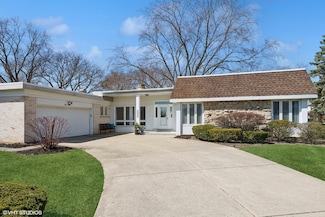1130 Crestwood Dr, Northbrook, IL 60062