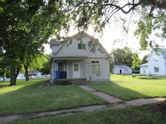 404 S Central Ave, Hills, MN 56138