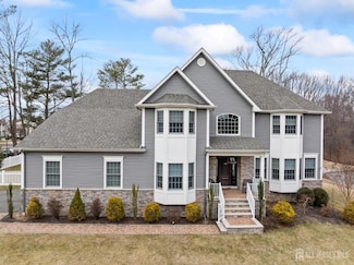 15 Brookside Ct, East Brunswick, NJ 08816