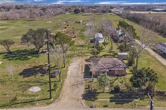 1403 Wright St, El Campo, TX 77437