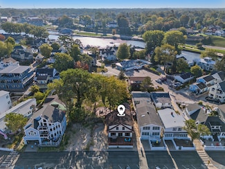 30 Lake Shore Dr, South Haven, MI 49090