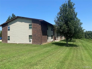 125 Crescent Lake Rd, Saint Clair, MO 63077