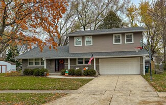 1304 E Sanborn Dr, Palatine, IL 60074
