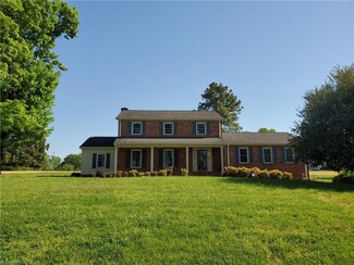 725 W Kapp St, Dobson, NC 27017