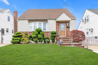 25955 148th Ave, Rosedale, NY 11422